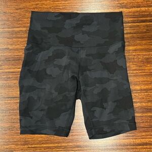 Lululemon Wunder Train High Rise Short 8"
Heritage 365 Camo Deep Coal Multi 6